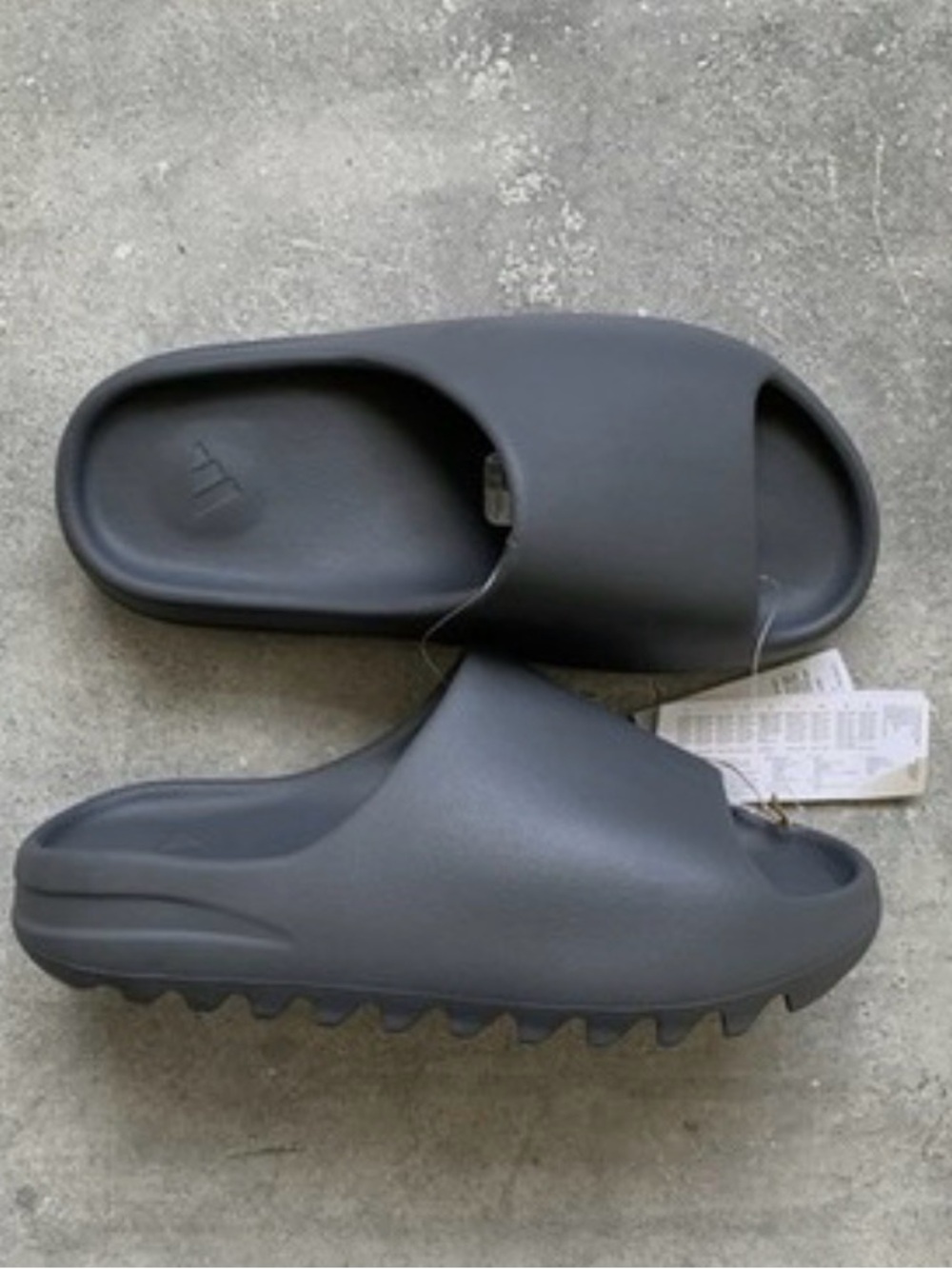 AUTHENTIC adidas Yeezy slides onyx men’s size 9